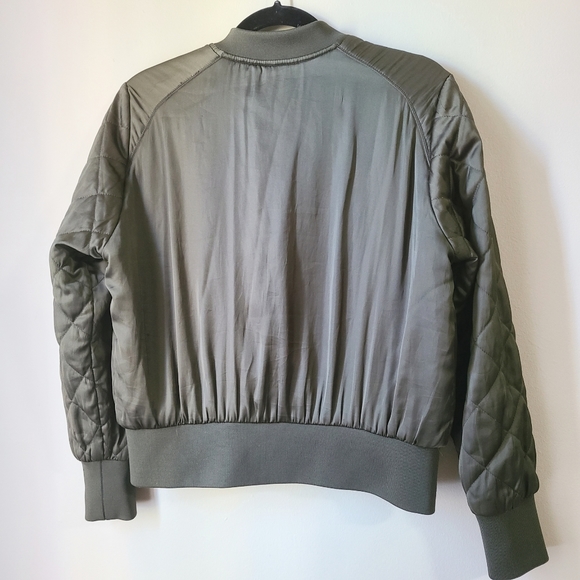 🦊 (L) Satin Bomber Jacket with Quilted Sleeves - Picture 4 of 9